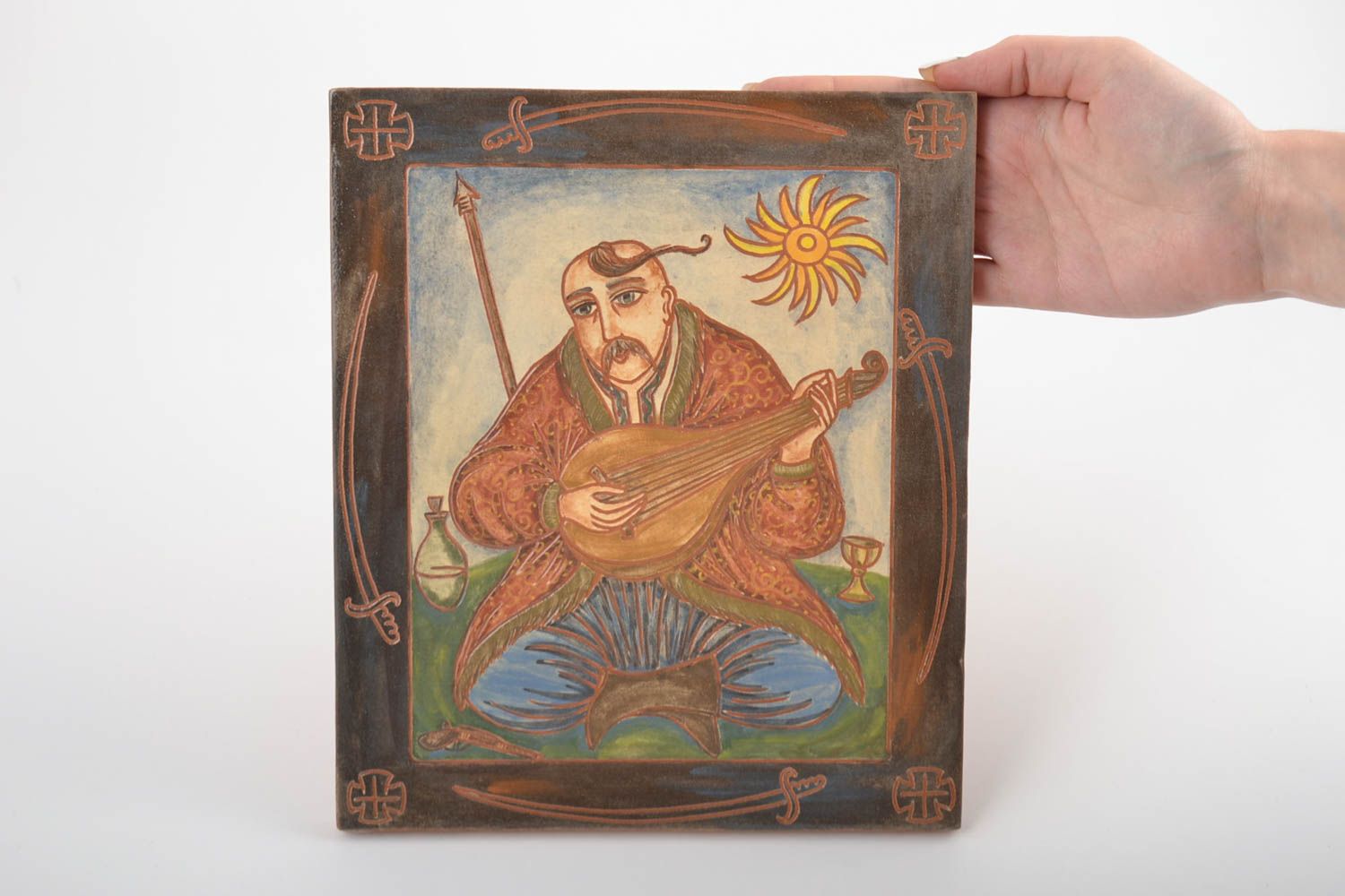 Керамическая плитка расписанная ангобами хэнд мэйд с изображением казака Мамая фото 2