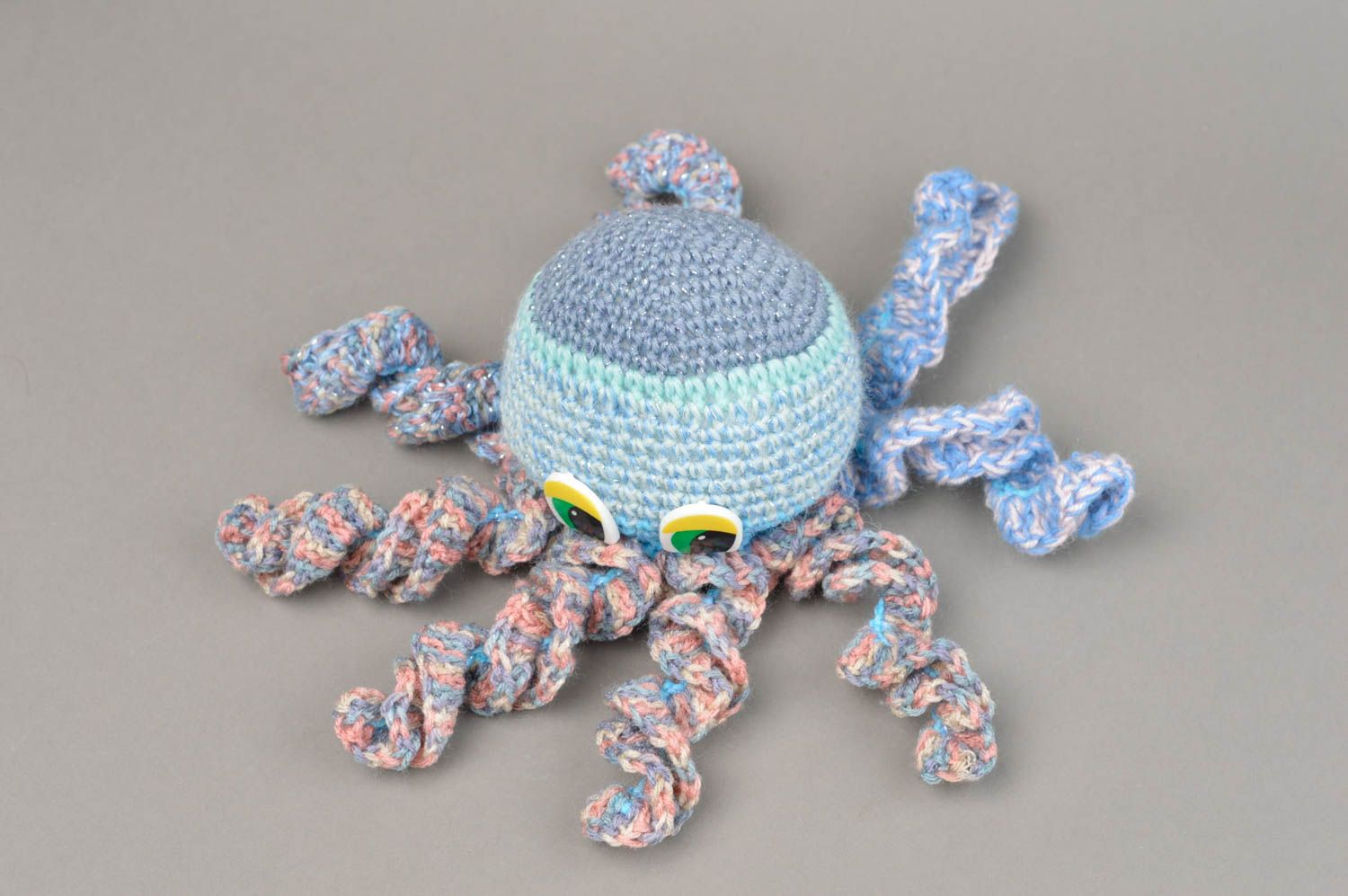 Peluche pieuvre faite main bleu-rose tricotée au crochet originale belle photo 3