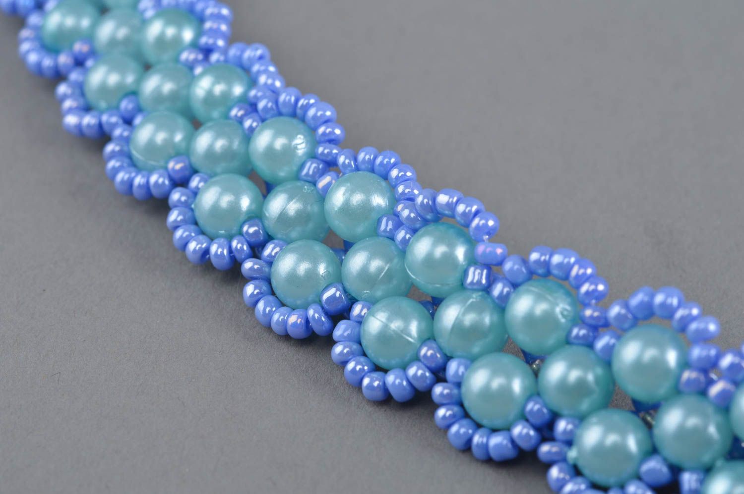 Collier en perles de fantaisie et de rocaille bleu fait main élégant joli photo 3