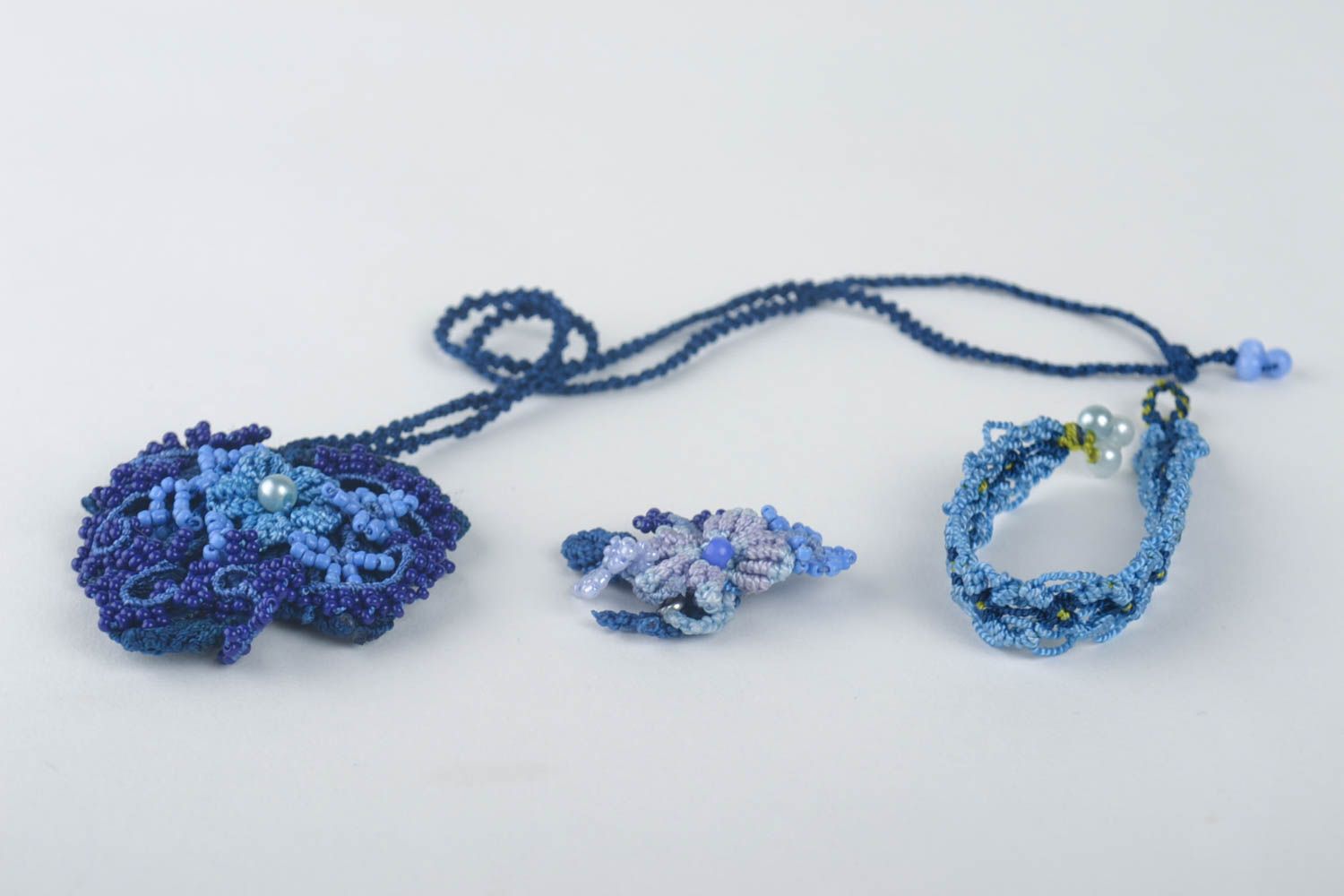Parure Bracelet macramé Broche fleur faits main Pendentif bleu originaux 3 pcs photo 4