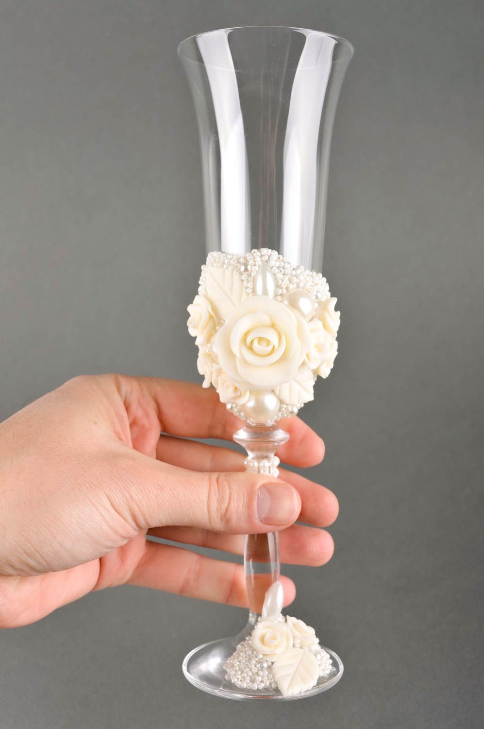 Свадебные бокалы ручной работы свадебные фужеры красивые бокалы с белыми розами фото 5