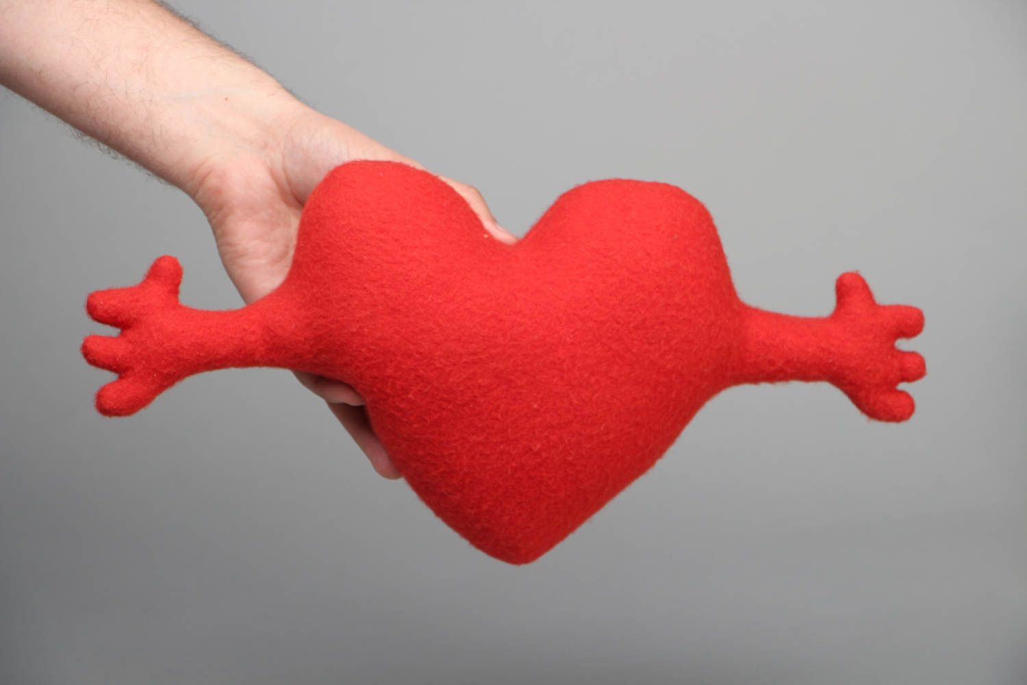 Интерьерная игрушка-подушка в виде сердца фото 3