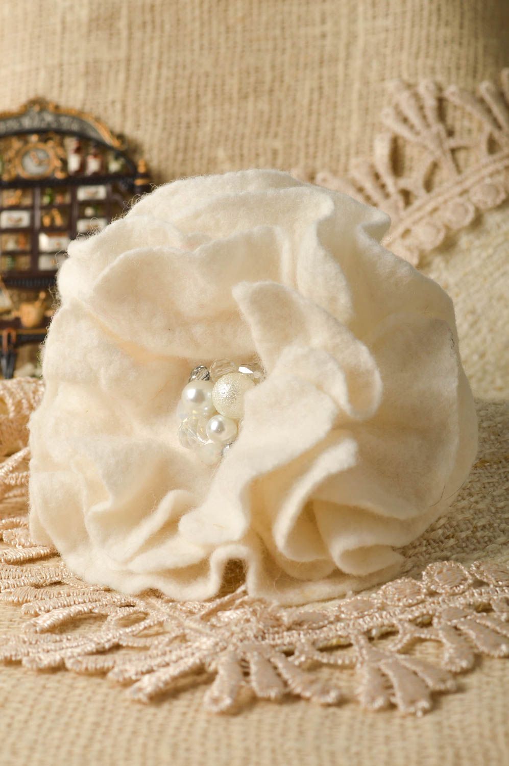 Broche fleur Pince à cheveux faite main fleur blanche en laine Accessoire femme photo 1