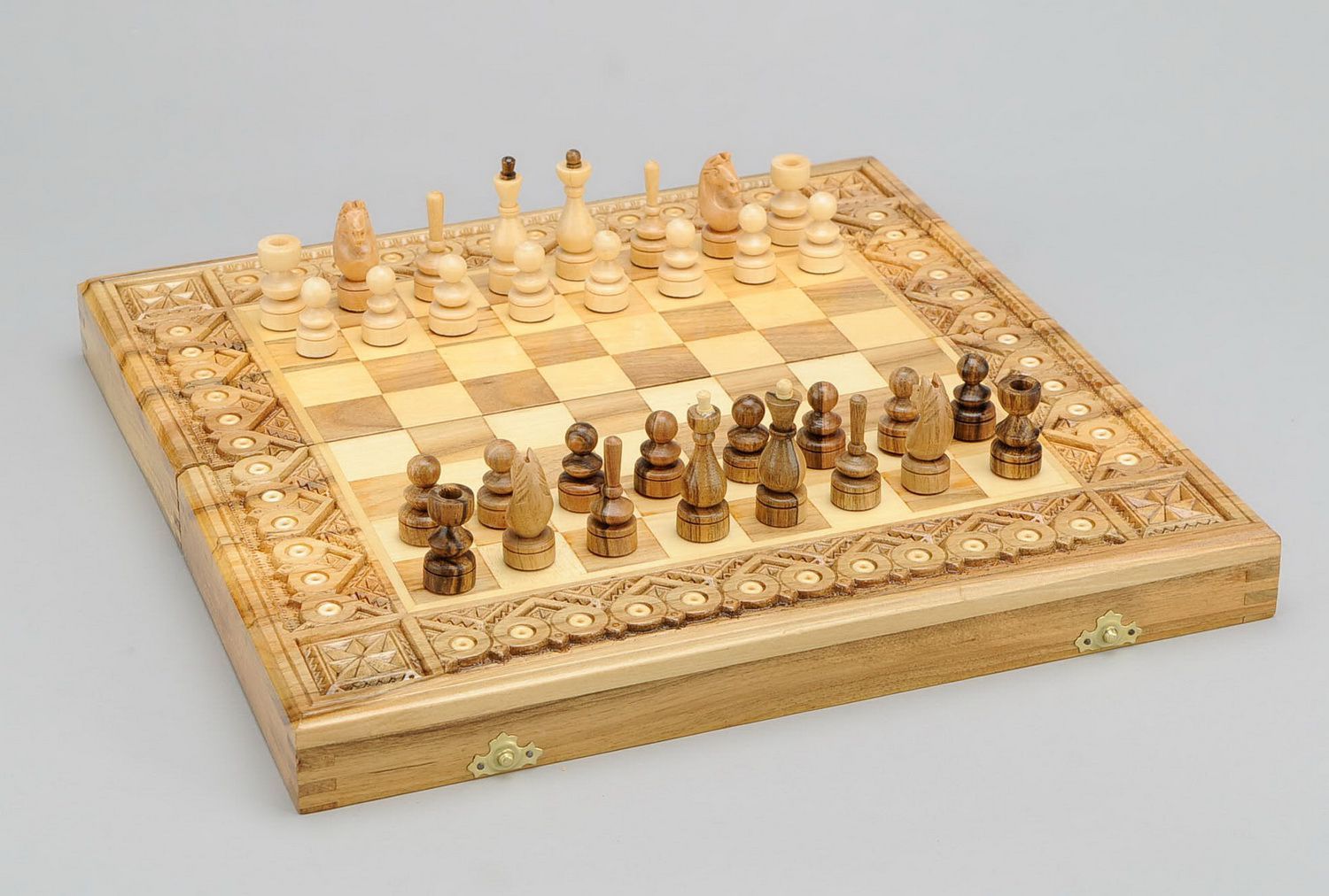 Handgemachtes Spielset 3 in 1, Schach, Damespiel, Puffspiel foto 4