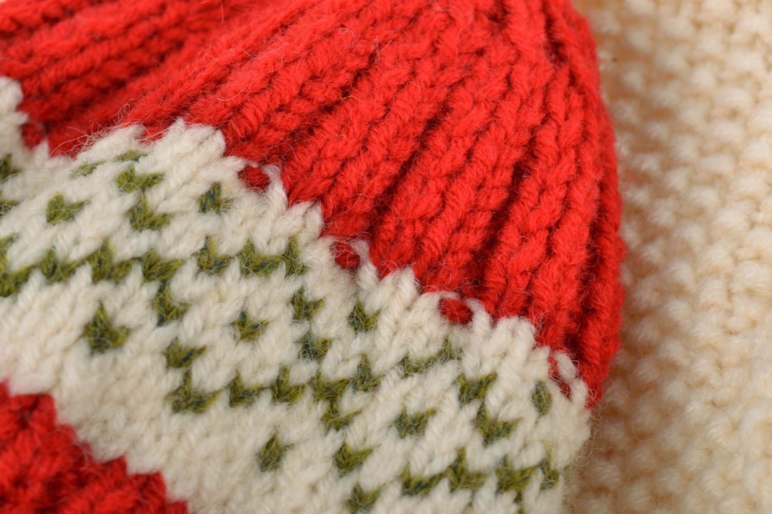 Ensemble de tricot pour bébé gilet bonnet moufles en laine fait main blanc rouge photo 3