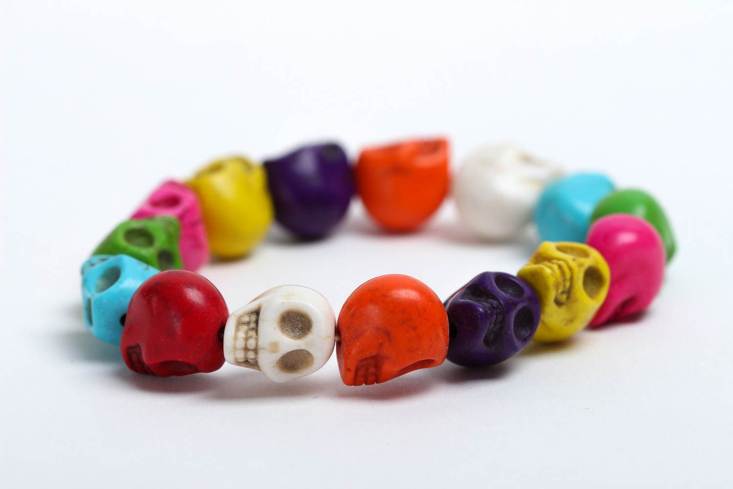 Multicolored skull beads bracelet on an elastic string photo 3
