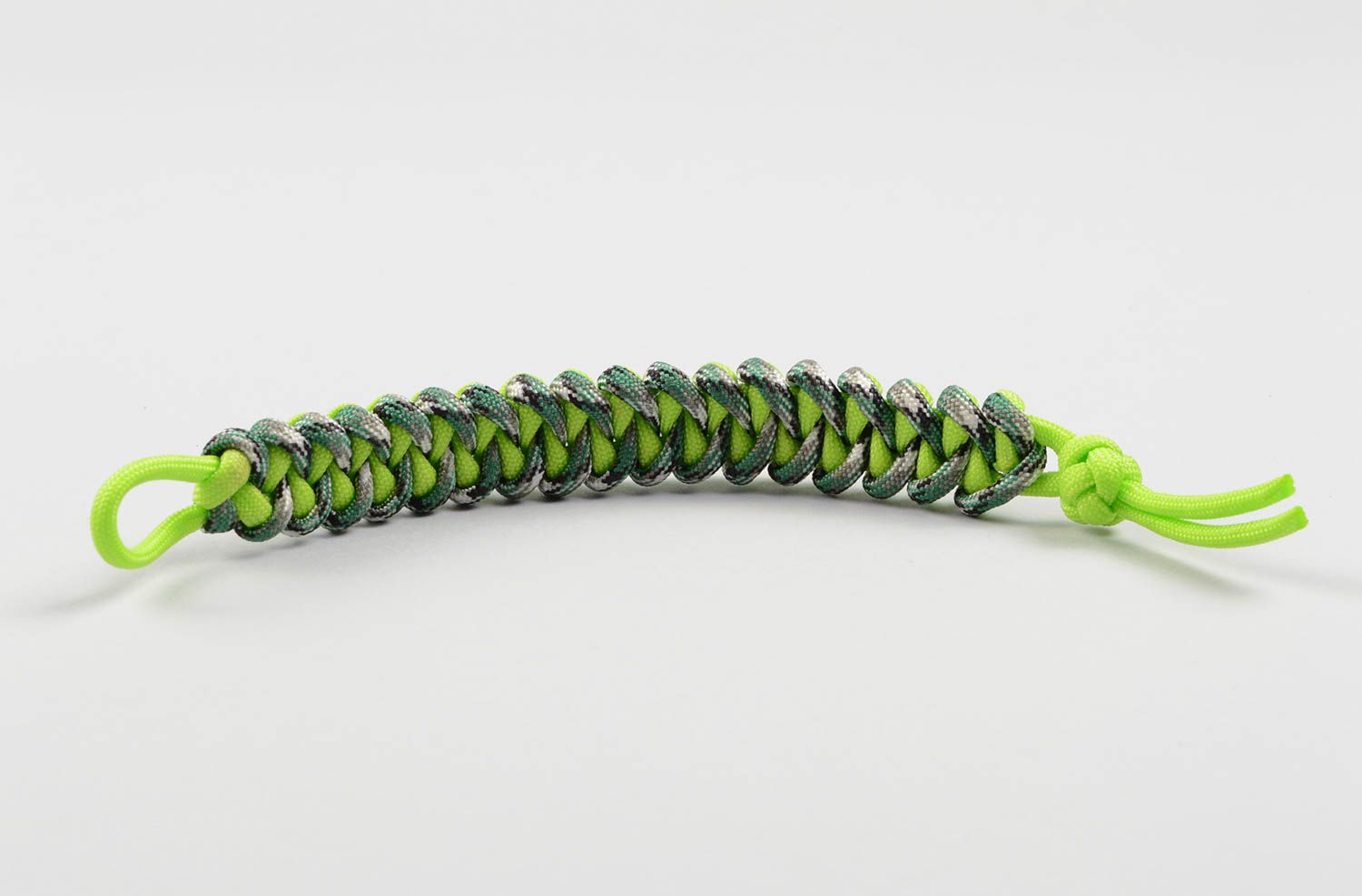 Брелок ручной работы авторский аксессуар брелок для ключей паракордовый зеленый фото 5
