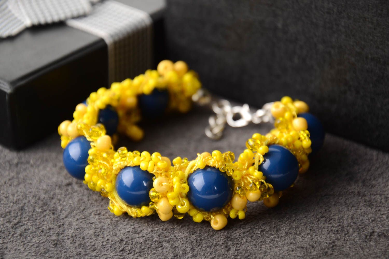 Yellow and large blues beads chain bracelet in summer style photo 1