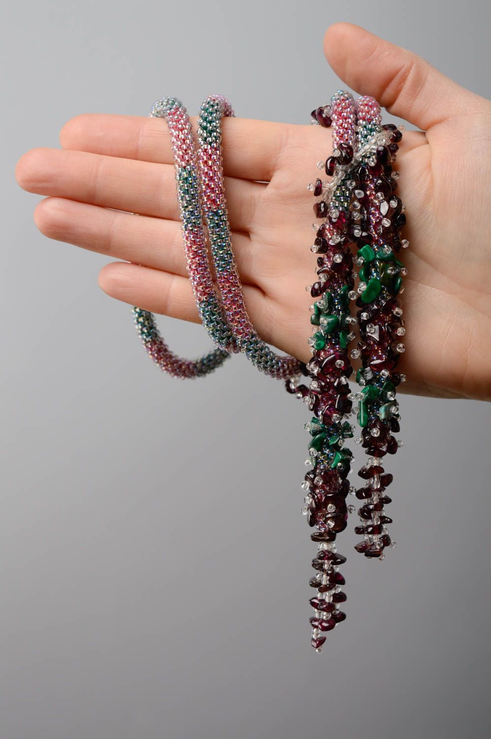 Beaded lariat necklace with natural stone chips photo 3