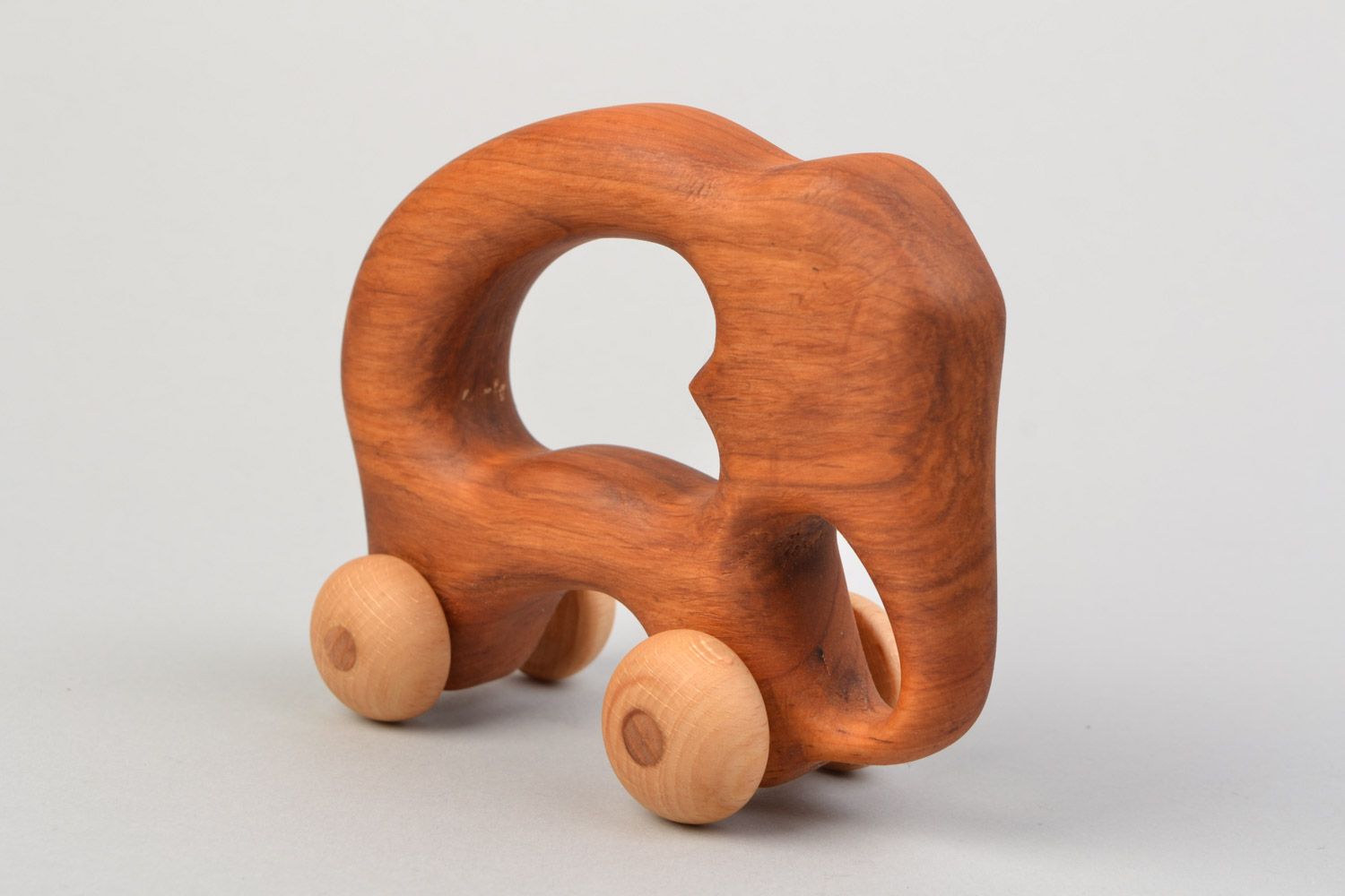 Деревянная эко игрушка слоник на колесиках пропитанная льняным маслом хенд мэйд фото 5