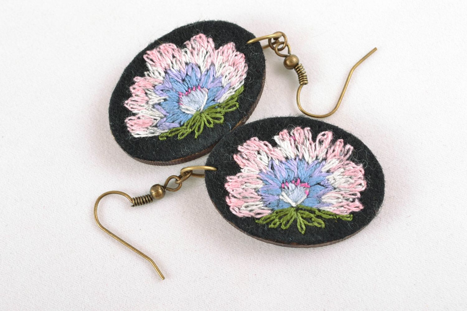 Round earrings with satin stitch embroidery photo 3