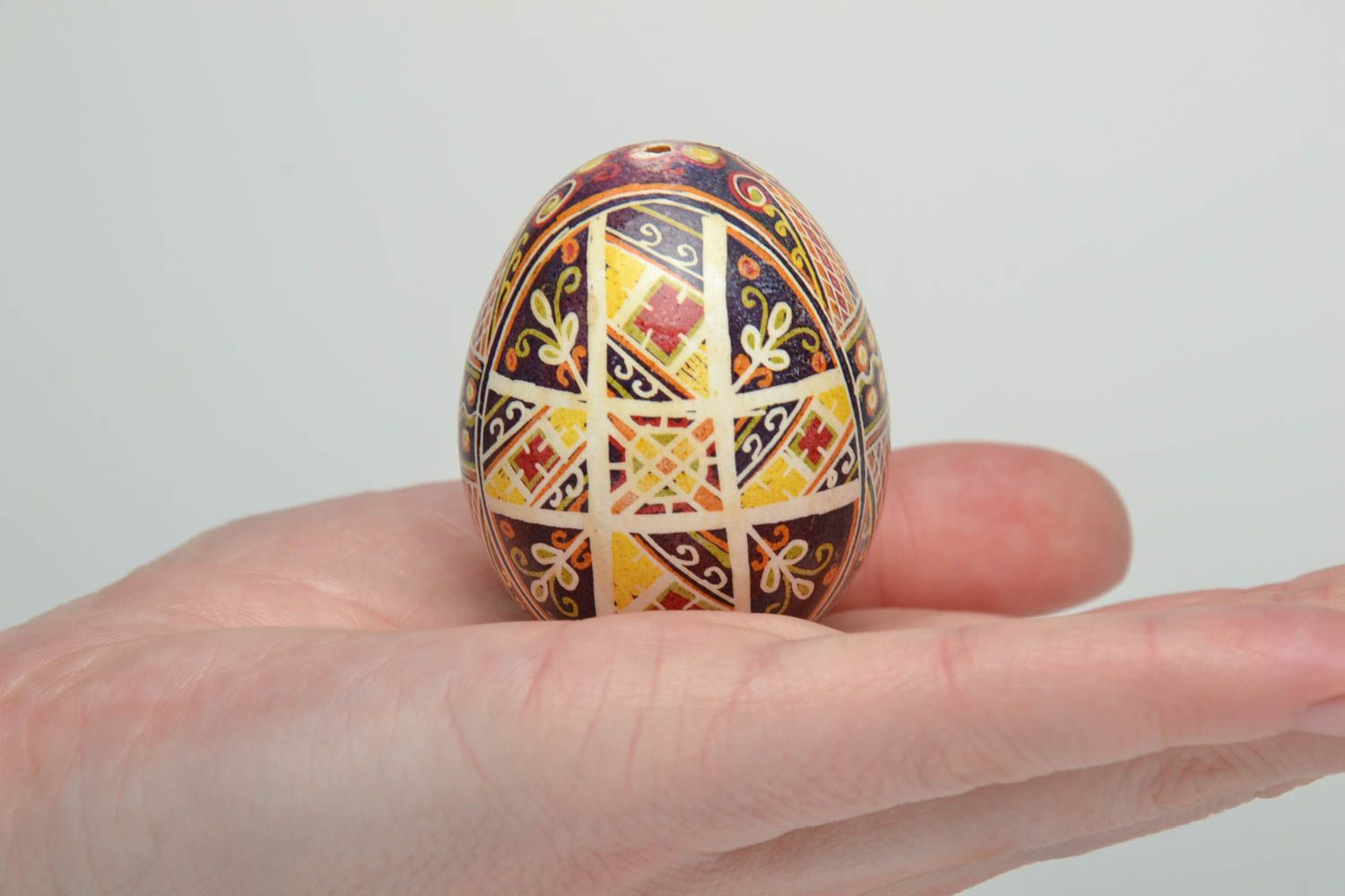 Oeuf de Pâques peint fait main avec symbolique traditionnelle ukrainienne photo 5