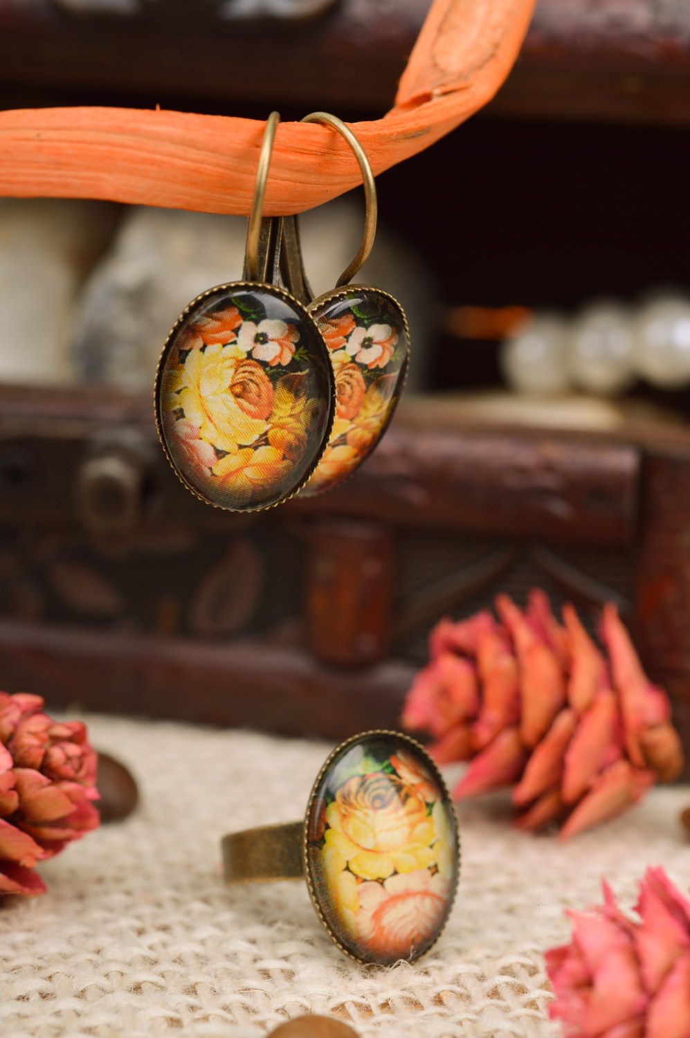 Handmade Schmuck Set aus Metall Ohrringe und Ring mit Muster im Glas für Damen foto 1