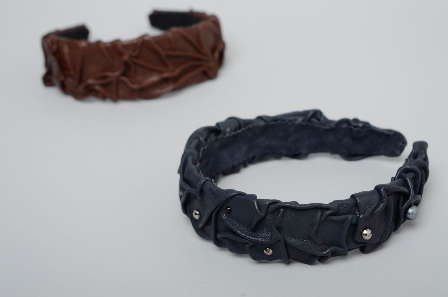 Stylish black leather headband photo 5