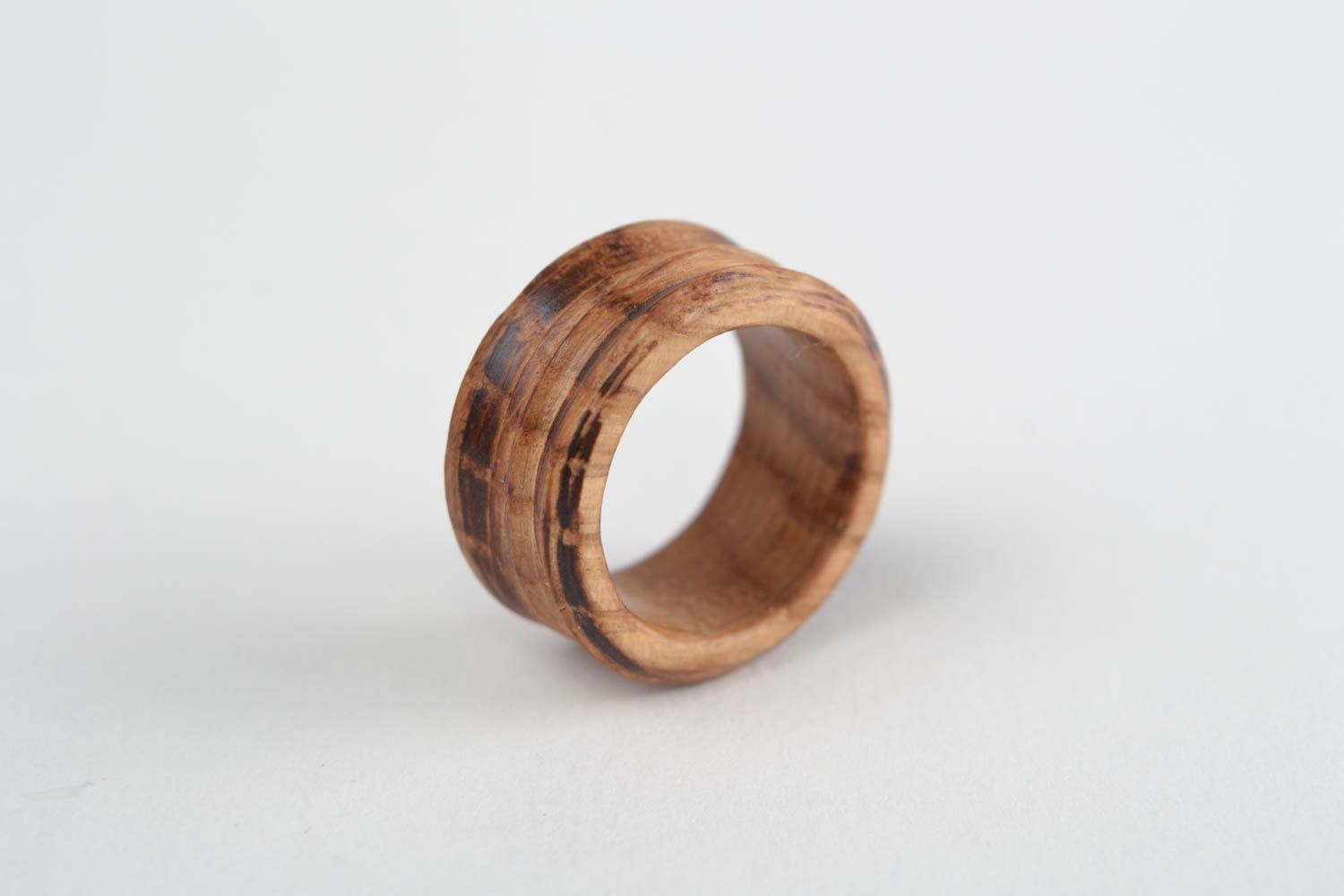Handmade carved wooden jewelry ring of brown color of laconic design unisex photo 4