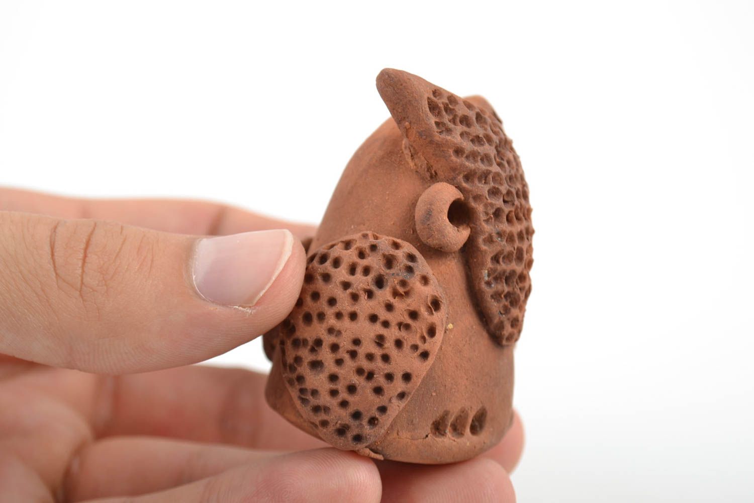 Figura de cerámica marrón en miniatura hecha a mano elemento decorativo  foto 2