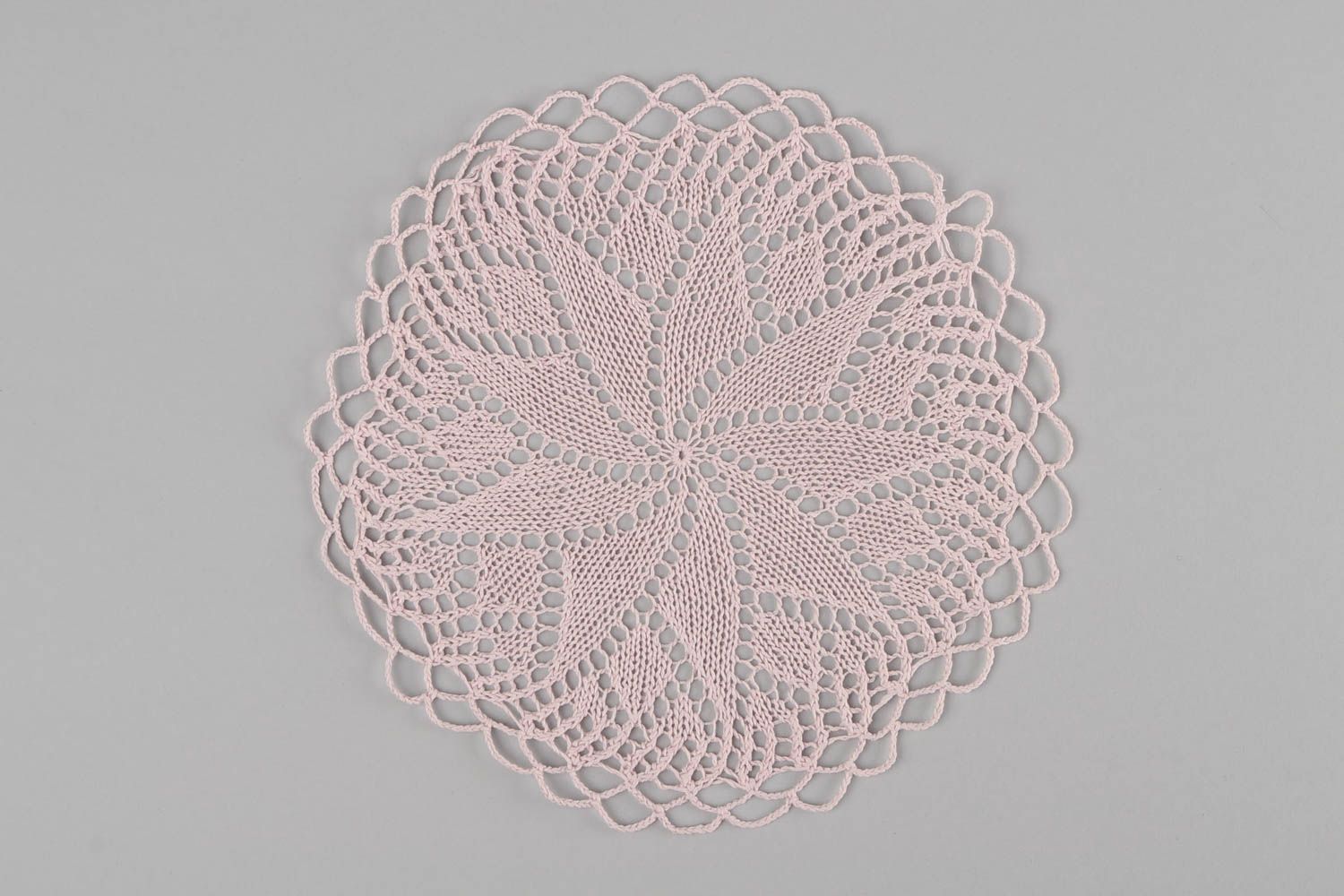 Салфетка декоративная изделие ручной работы салфетка вязаная круглая розовая фото 3