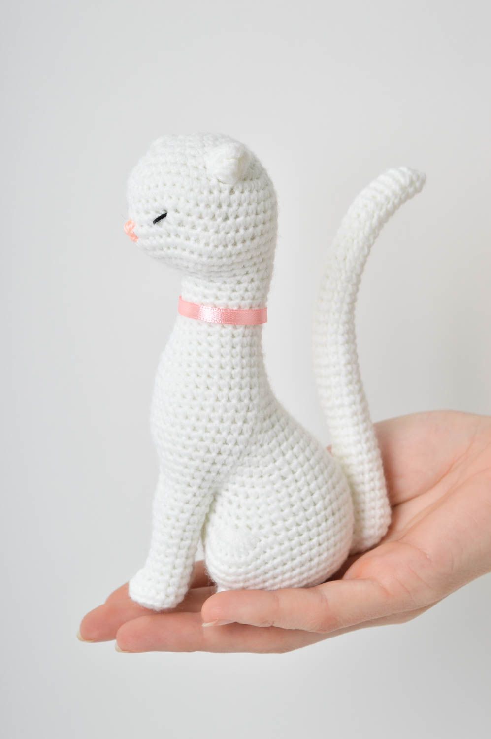 Игрушка ручной работы мягкая игрушка кошка детская игрушка белая красивая фото 2