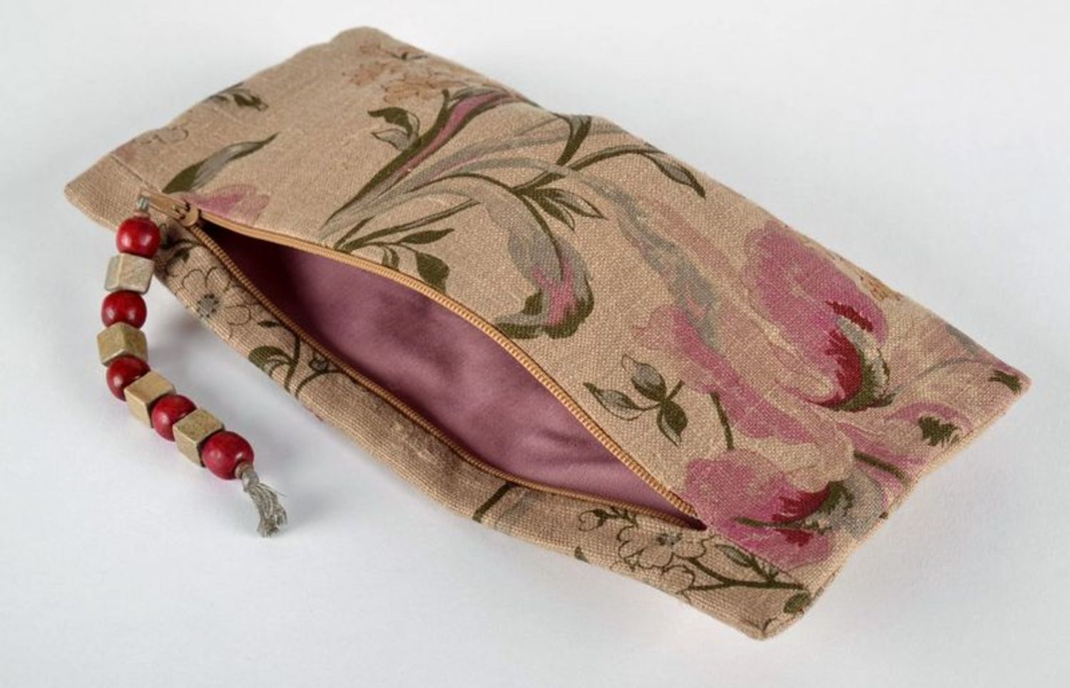 Beauty bag clutch with pink flowers photo 1