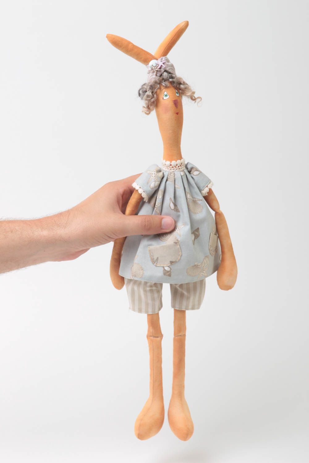 Тканевая игрушка ручной работы небольшая зайка девочка в платье красивая фото 4