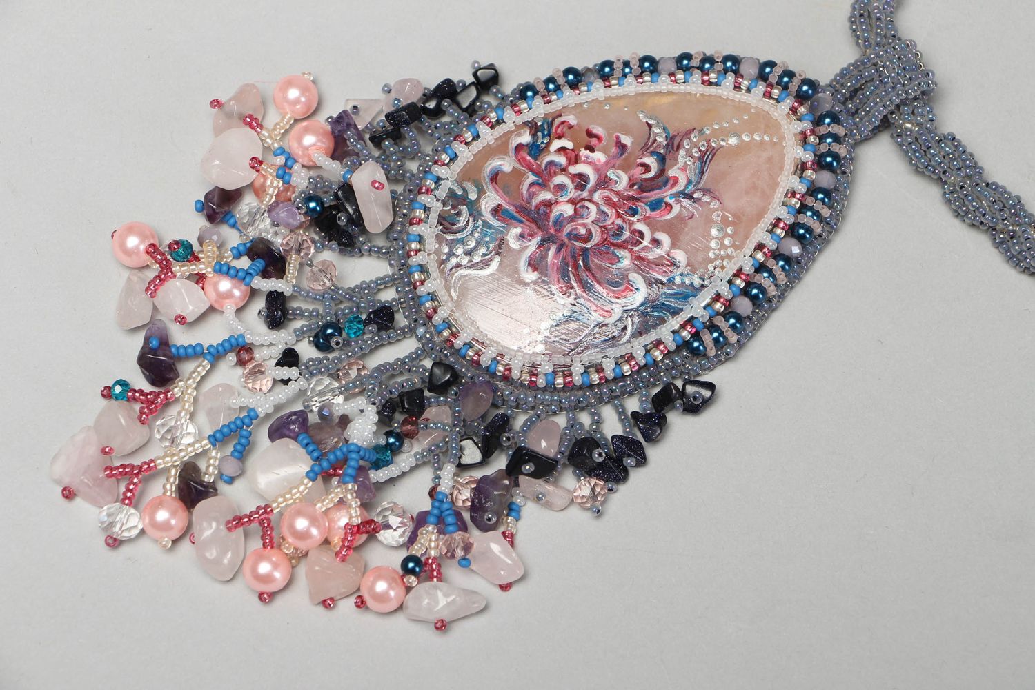 Ожерелье из бисера ручной работы с натуральными камнями фото 2