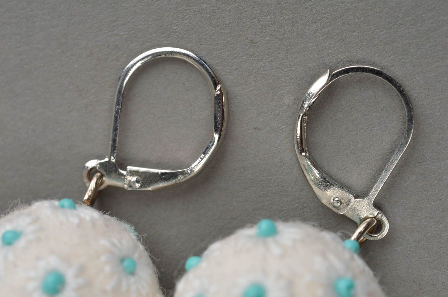 Handmade lange Ohrringe Damen Schmuck Accessoire für Frauen Kugeln aus Wolle foto 2