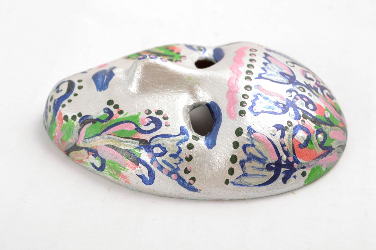Сувенирная маска с разноцветными узорами глиняная  фото 3