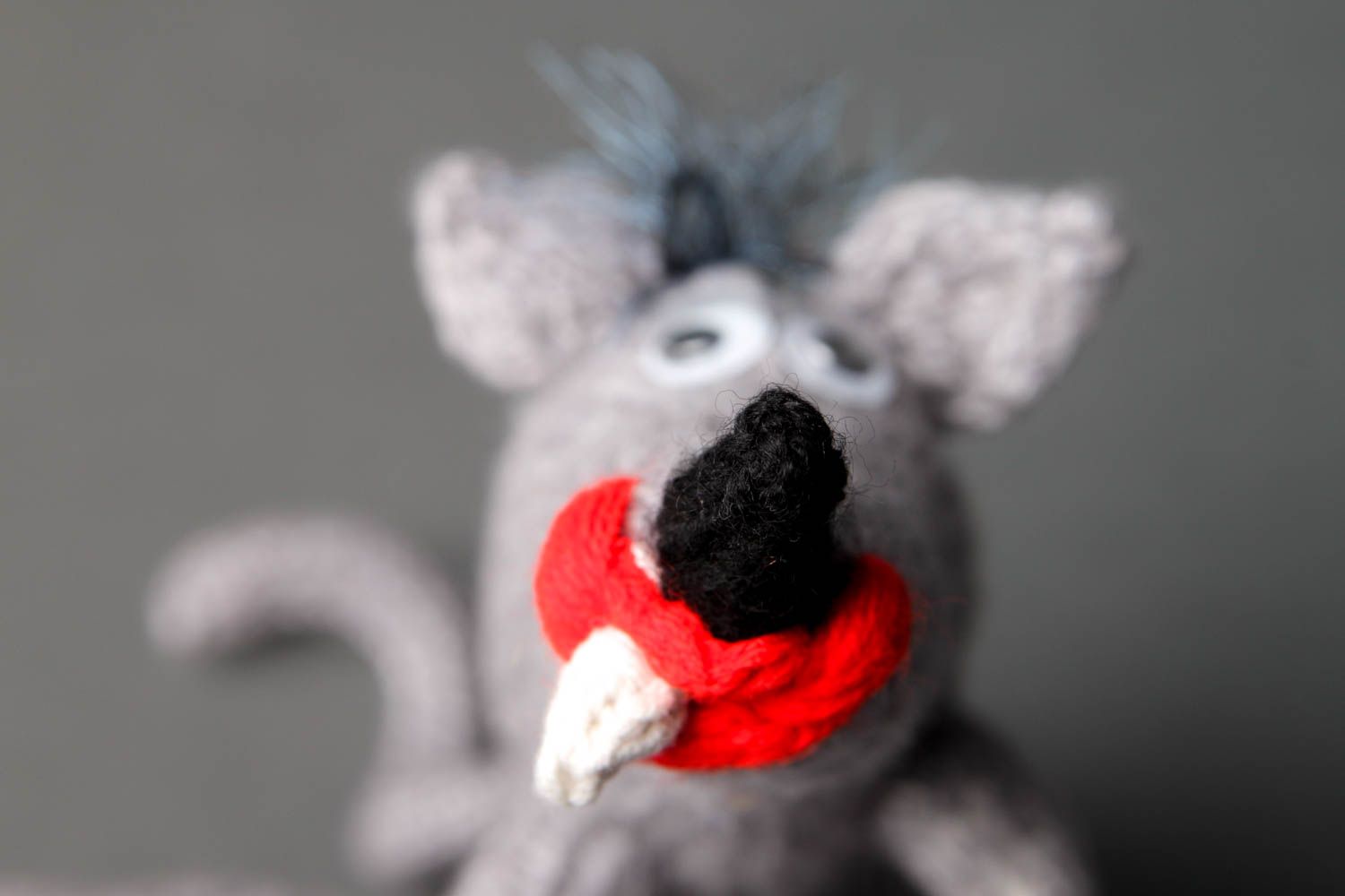 Peluche rat gris Jouet fait main tricoté en laine original Cadeau pour enfant photo 5