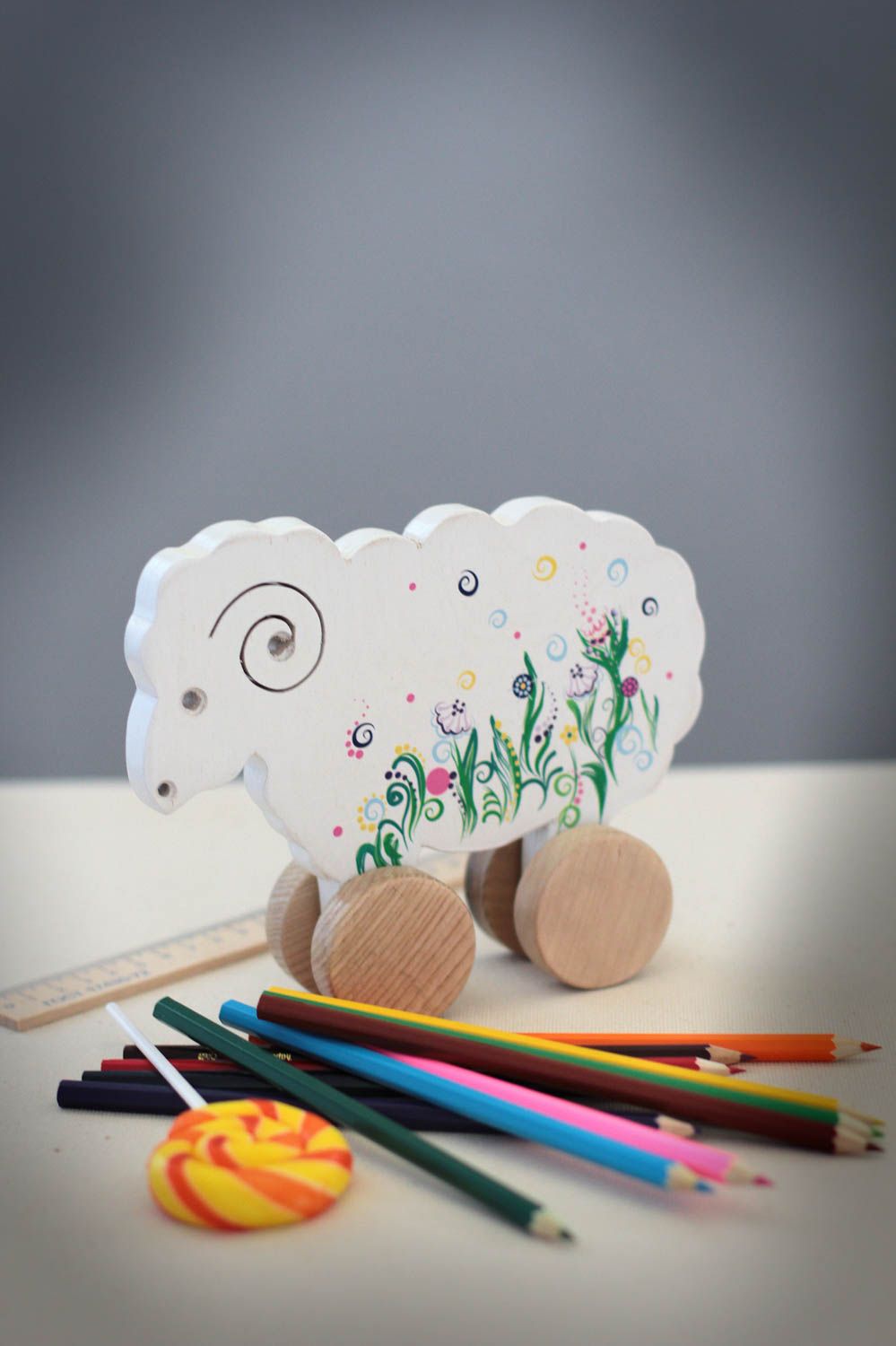 Juguete artesanal ovejita blanca juguete de madera regalo para niño con ruedas foto 1