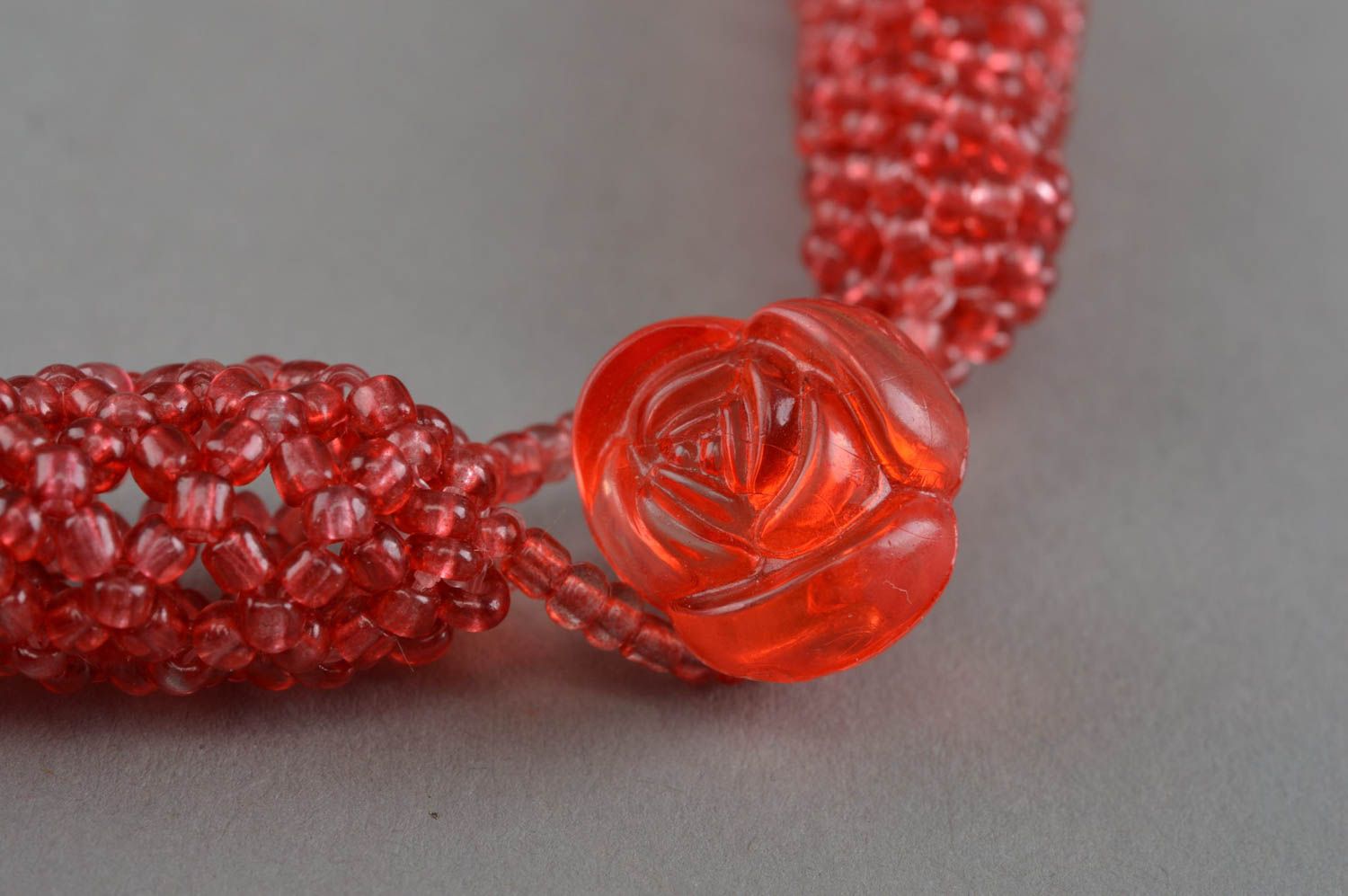 Красный жгут из бисера ожерелье ручной работы красивое оригинальное массивное фото 4