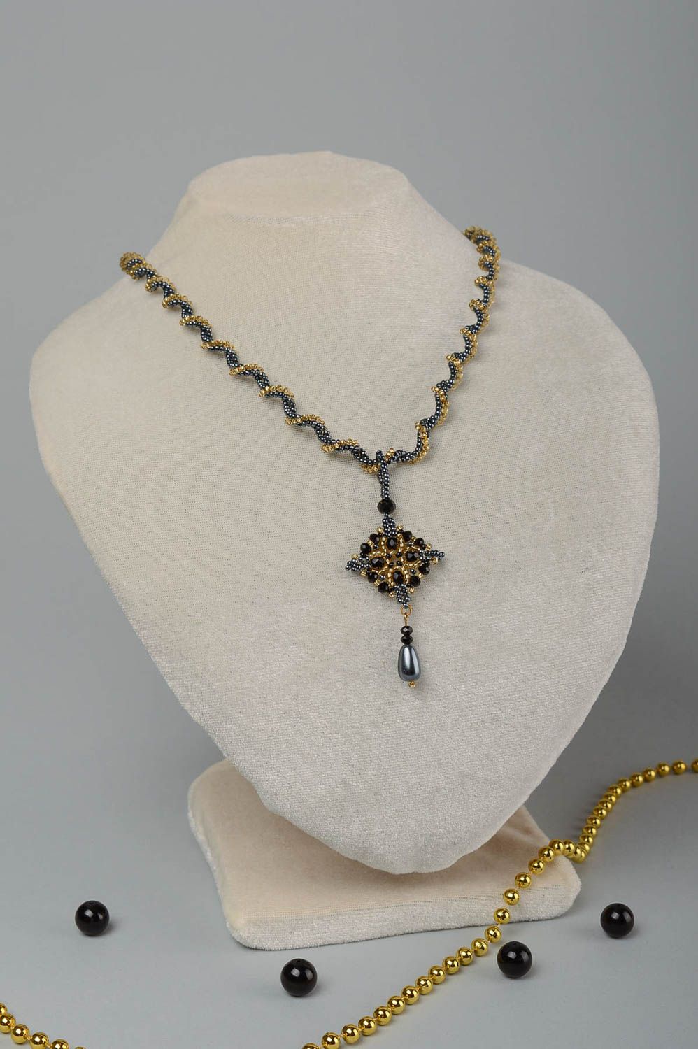 Handcraft necklace seed beads necklace designer accessories elegant bijouterie photo 1