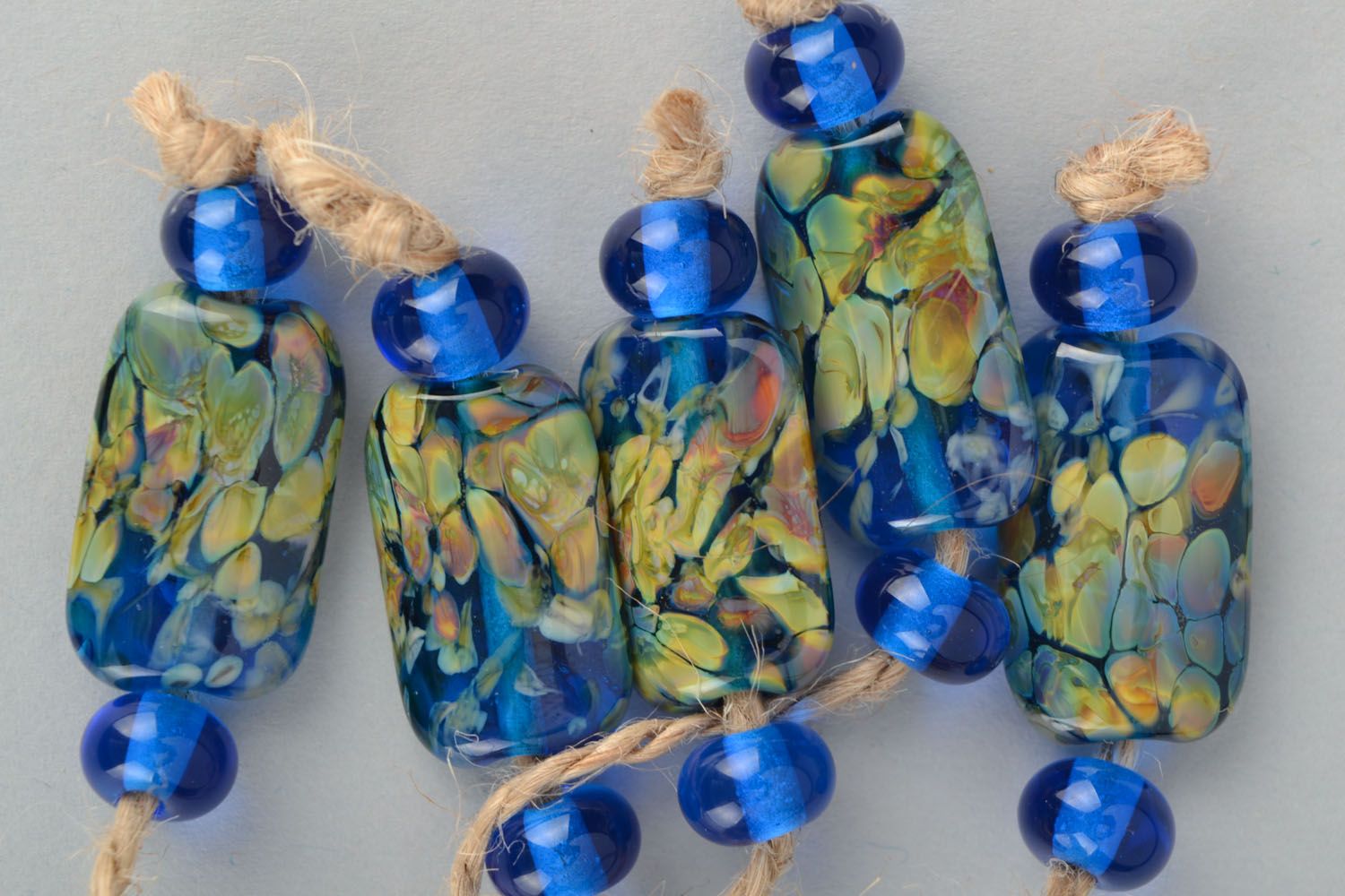 Ensemble de perles bleues à motif en verre au chalumeau  photo 2