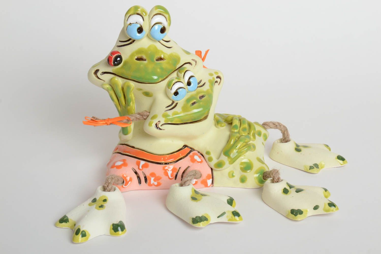 Tirelire céramique peinte Tirelire fait main forme de grenouilles Déco maison photo 2