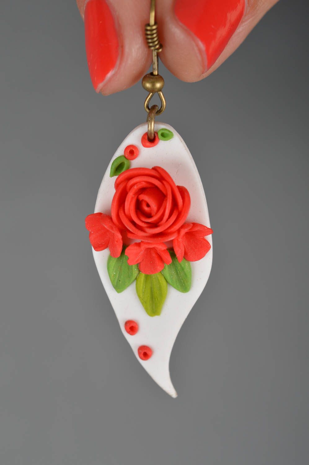 Lange Ohrringe aus Polymerton weiß rot exklusiv künstlerische Handarbeit foto 3