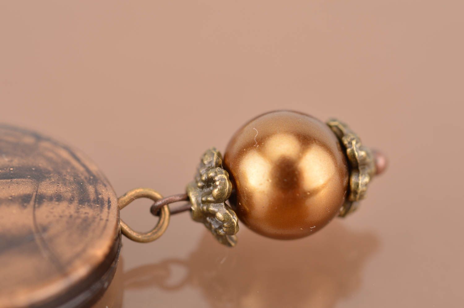 Schöne originelle lange Ohrringe aus Perlen in Braun handmade Schmuck für Frauen foto 4