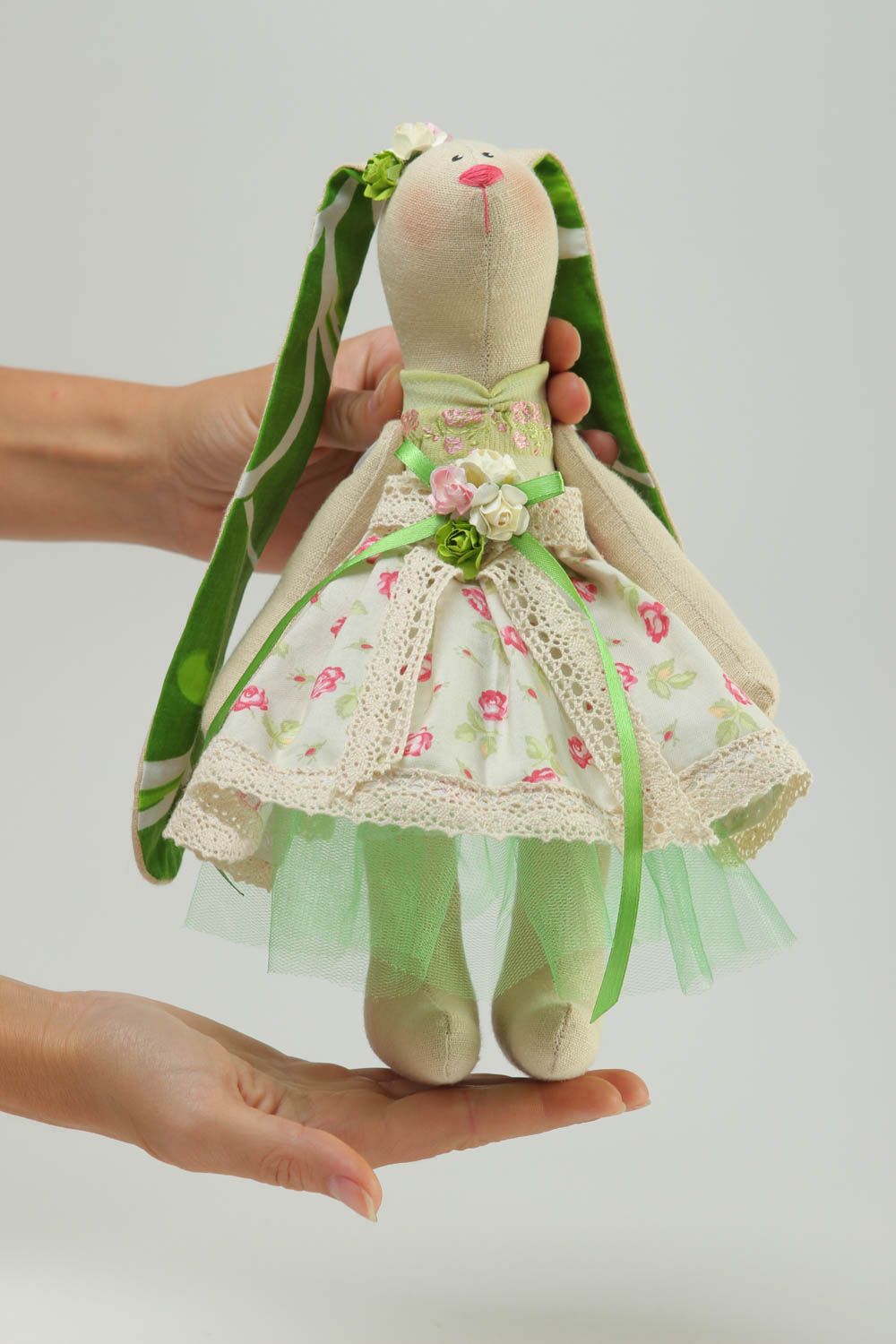 Peluche lapin en robe faite main Jouet en tissu de coton Cadeau original photo 5