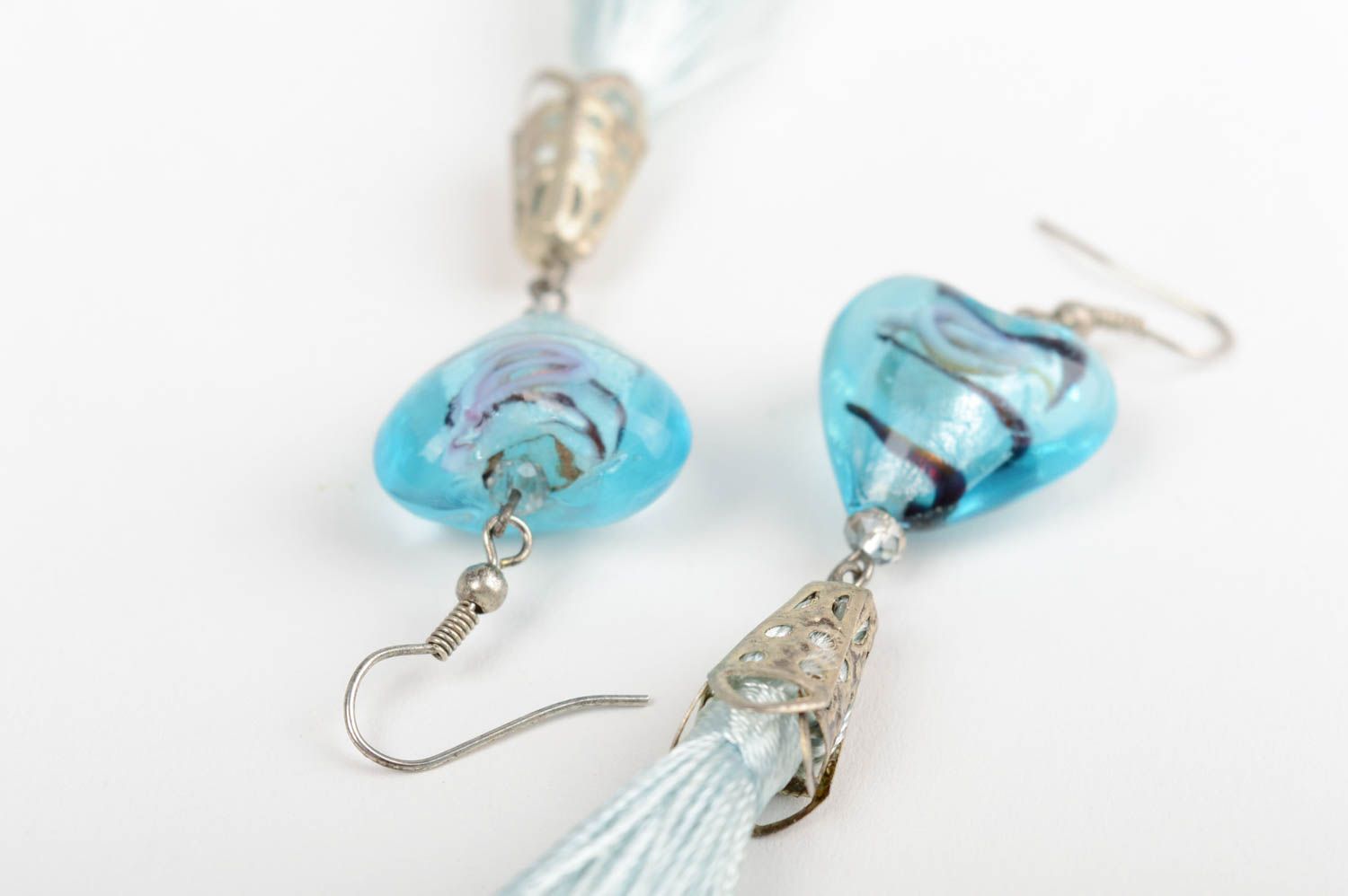 Longues boucles d'oreilles avec glands et perles en verre faites main bleues  photo 3