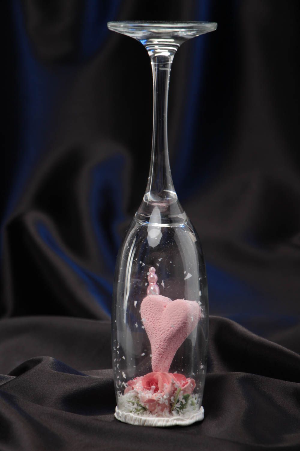 Figura de cristal con forma de copa artesanal original para mesa bonita foto 1