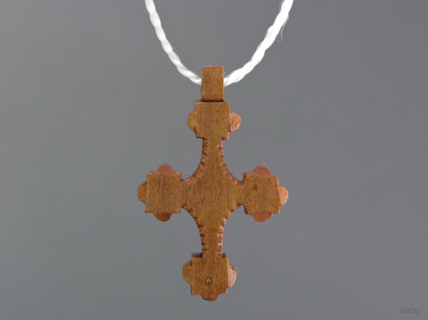 Нательный деревянный крест ручной работы фото 3