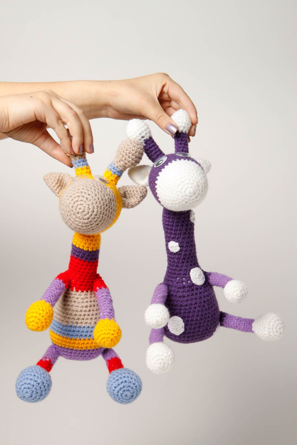 Мягкие игрушки ручной работы детские игрушки вязаные яркие игрушки жирафы фото 2