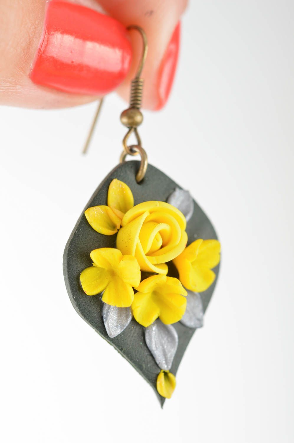 Серьги из полимерной глины ручной работы авторские с желтыми розами красивые фото 3