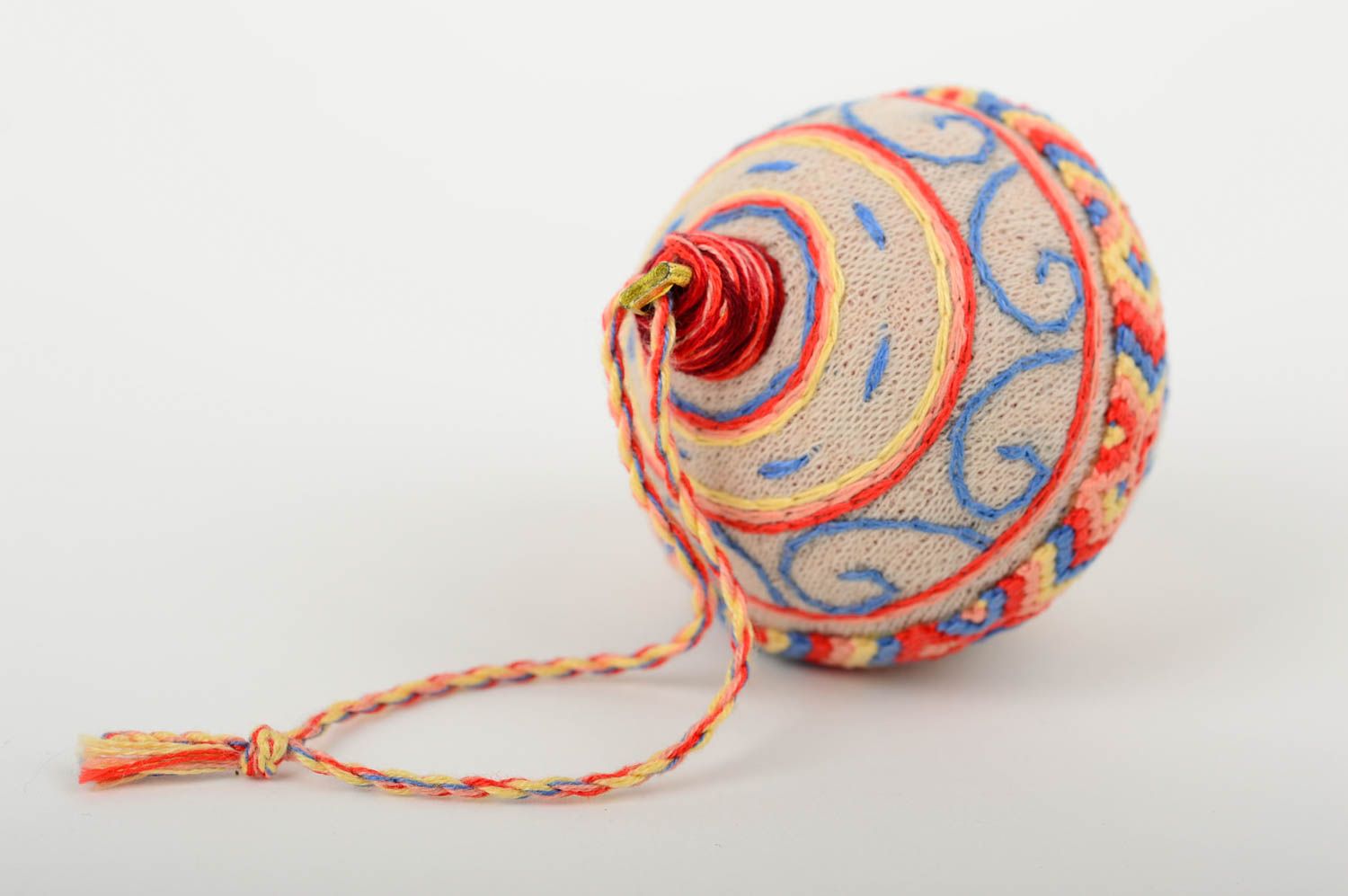 Новогодняя игрушка хэнд мейд декоративная подвеска шарик вышитый елочная игрушка фото 3