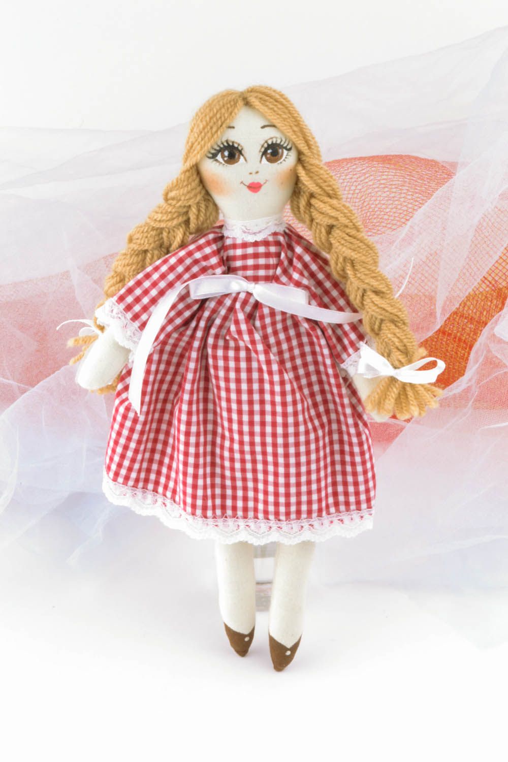 Кукла в клетчатом платье  фото 1