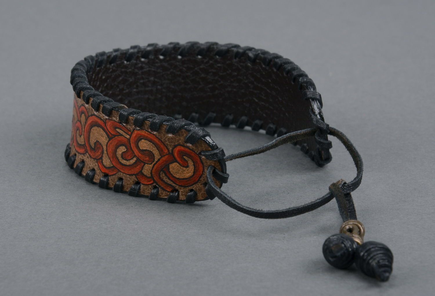 Armband aus Leder mit Ornament  foto 4