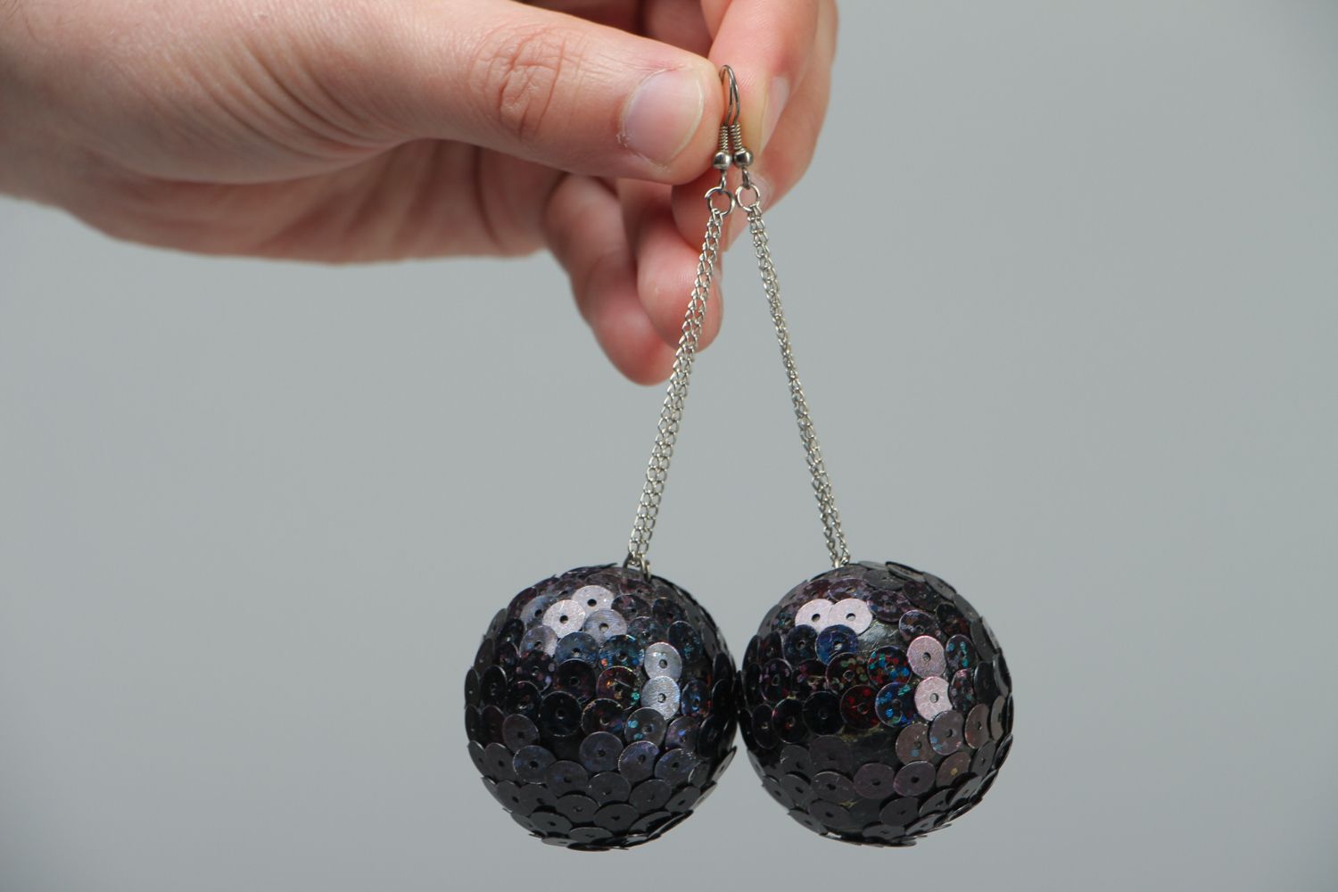 Dangle metal earrings with sequins photo 3