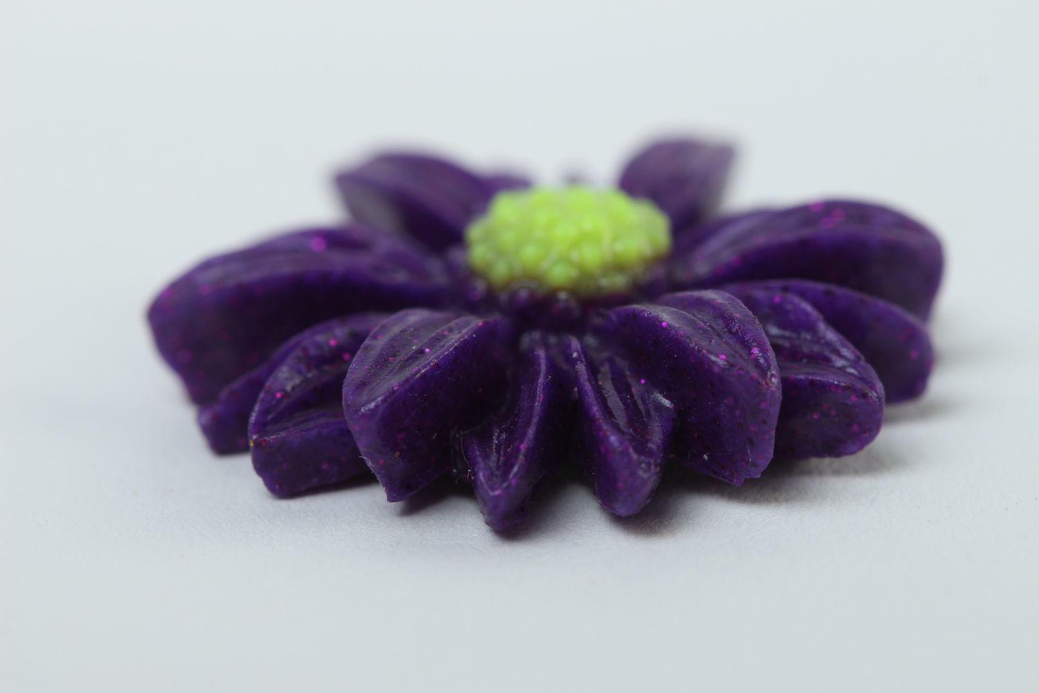 Fleur en pate polymere fait main Fourniture bijoux violette Création de bijoux photo 3