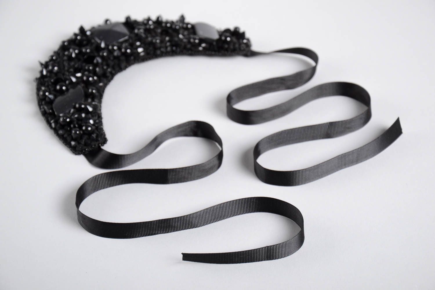 Украшение ручной работы черное ожерелье из бисера и бусин колье из бисера фото 5