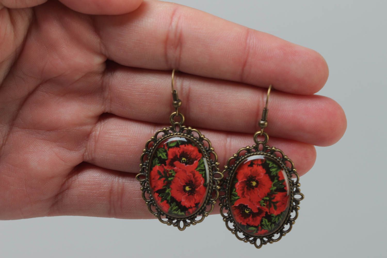 Egg-shaped vintage handmade earrings made of glass glaze with red poppies photo 5