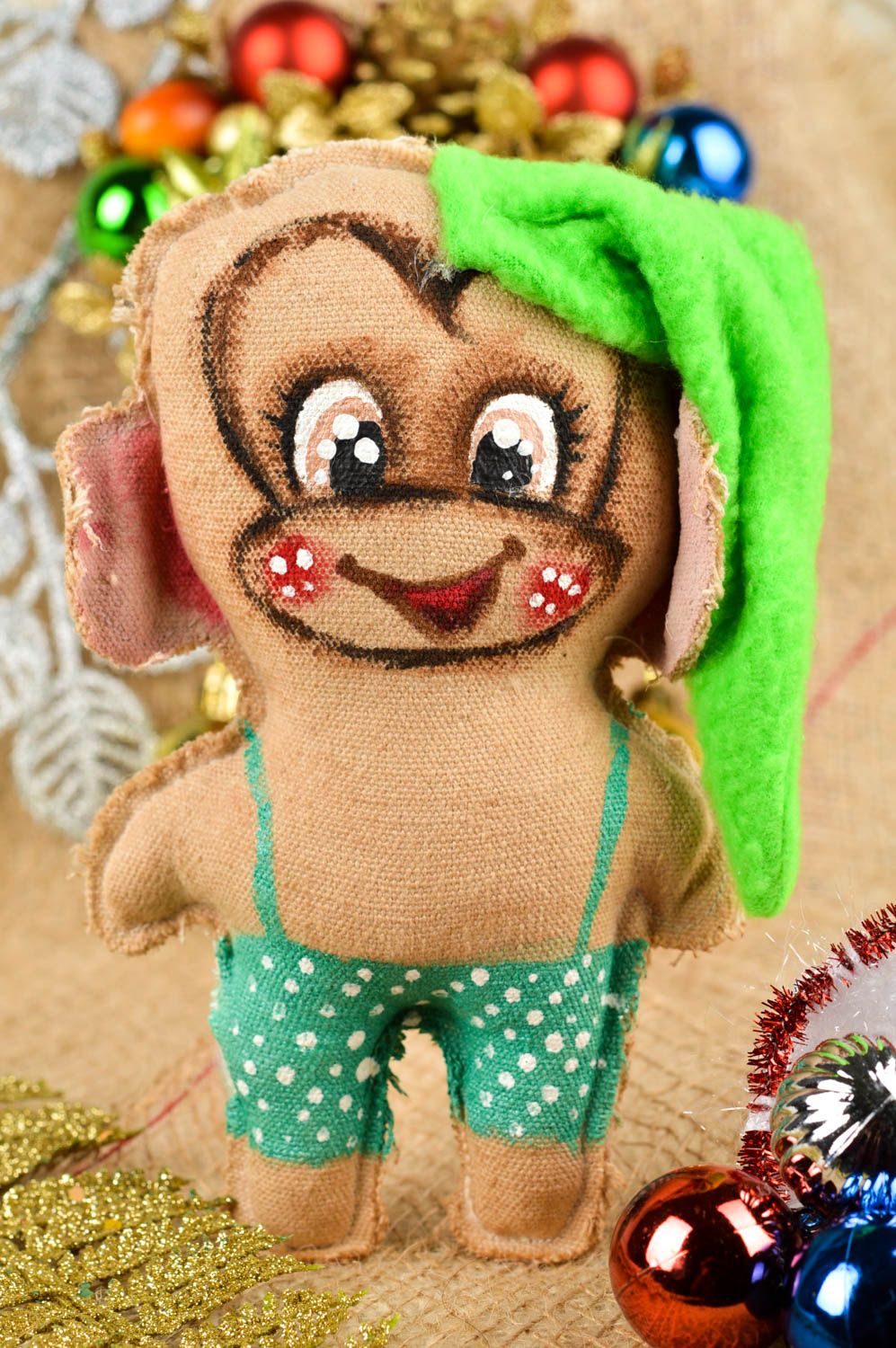 Мягкая игрушка хэнд мейд обезьяна в шапочке декор для дома игрушка из ткани фото 1
