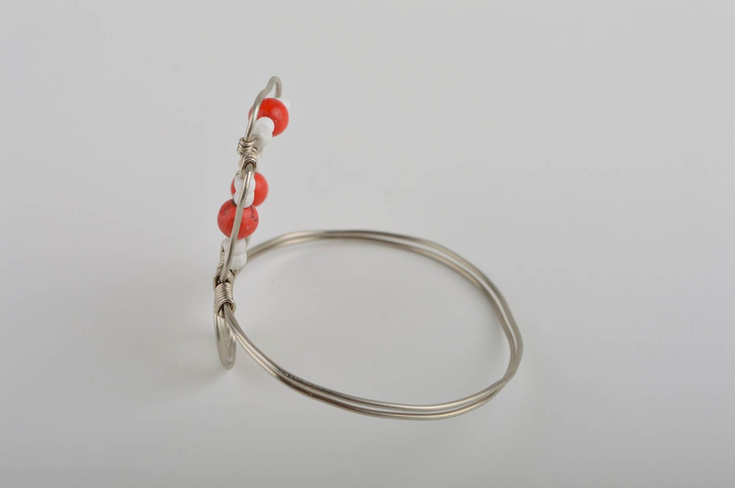 Bracelet en fil de fer Bijou fait main avec coraux Accessoire femme original photo 3